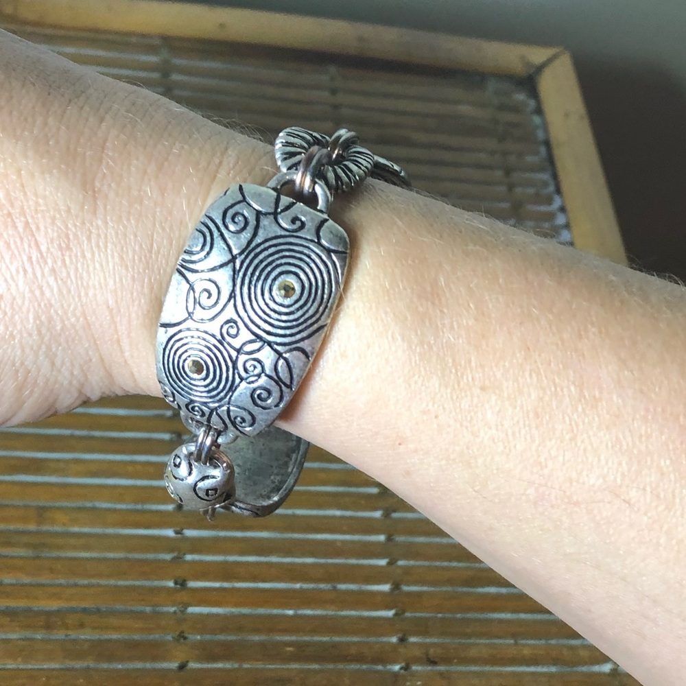 ☀️WEEKEND SALE☀️ Chico’s☀️Chunky etched metal bracelet - Picture 1 of 9